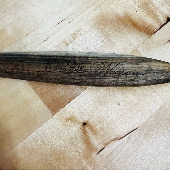 The Pioneer Woman Kitchen Bundle: Spatula, Spoon Rest, & 3 Small Condiment Bowls - Picture 5 of 12